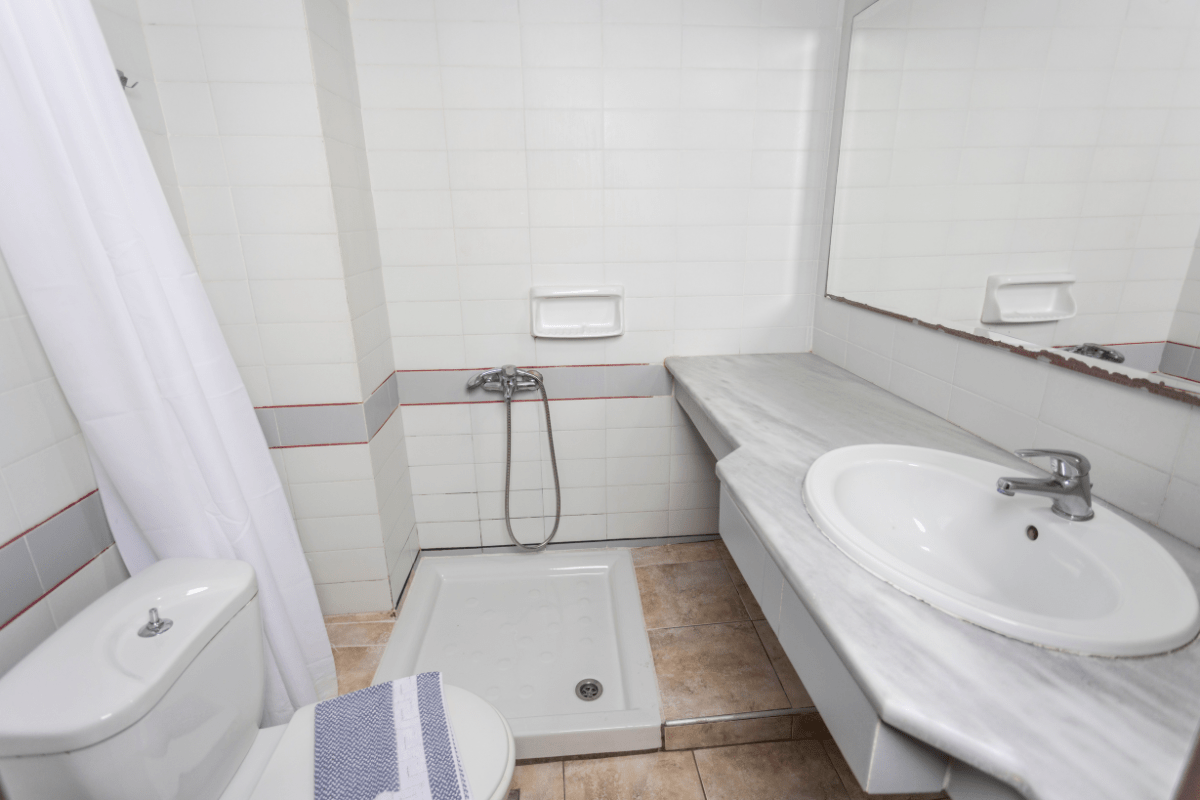 Kupatilo u hotelu Petridis u Pefkohoriju