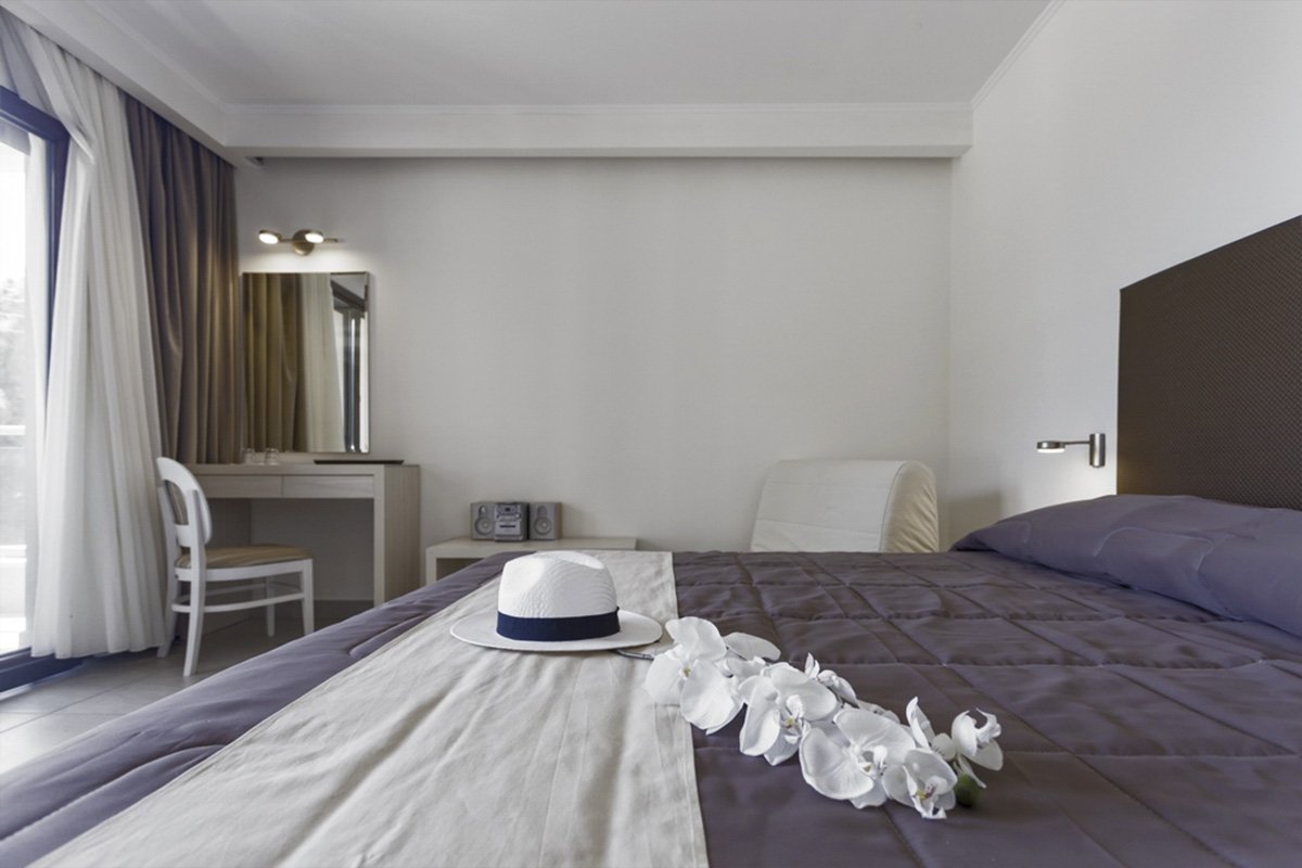 Lagomandra Beach Hotel - francuski lezaj