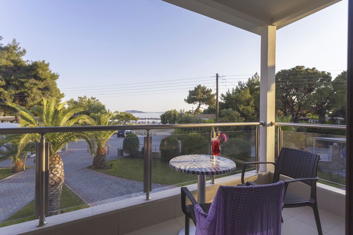 Lagomandra Beach Hotel - terasa