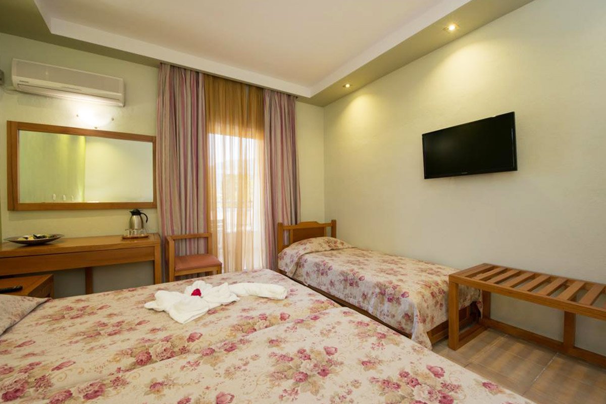 Hotel Aethria trokrevetna soba