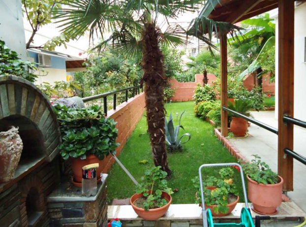 Vila Estia, dvorište - Apartmani u Paraliji