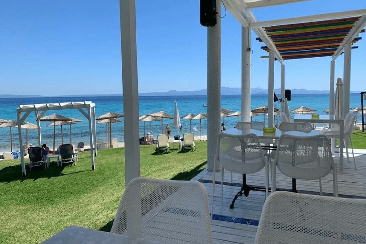 Al Mare hotel beach bar