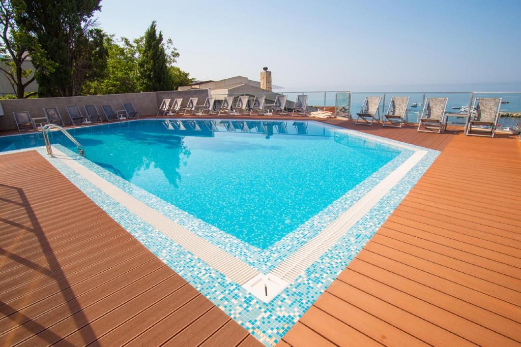 Hotel Sato - Bazen - AquaTravel.rs