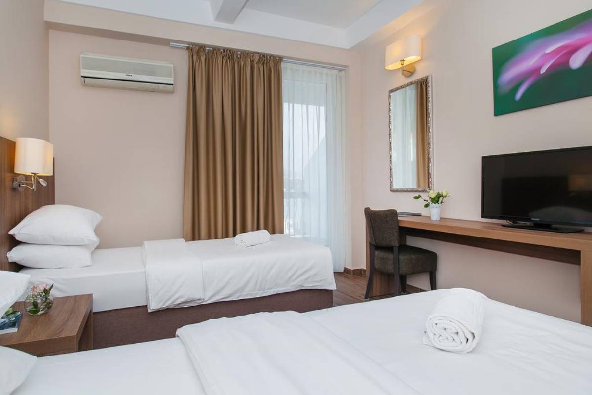 Hotel Sato apartmani u Sutomoru