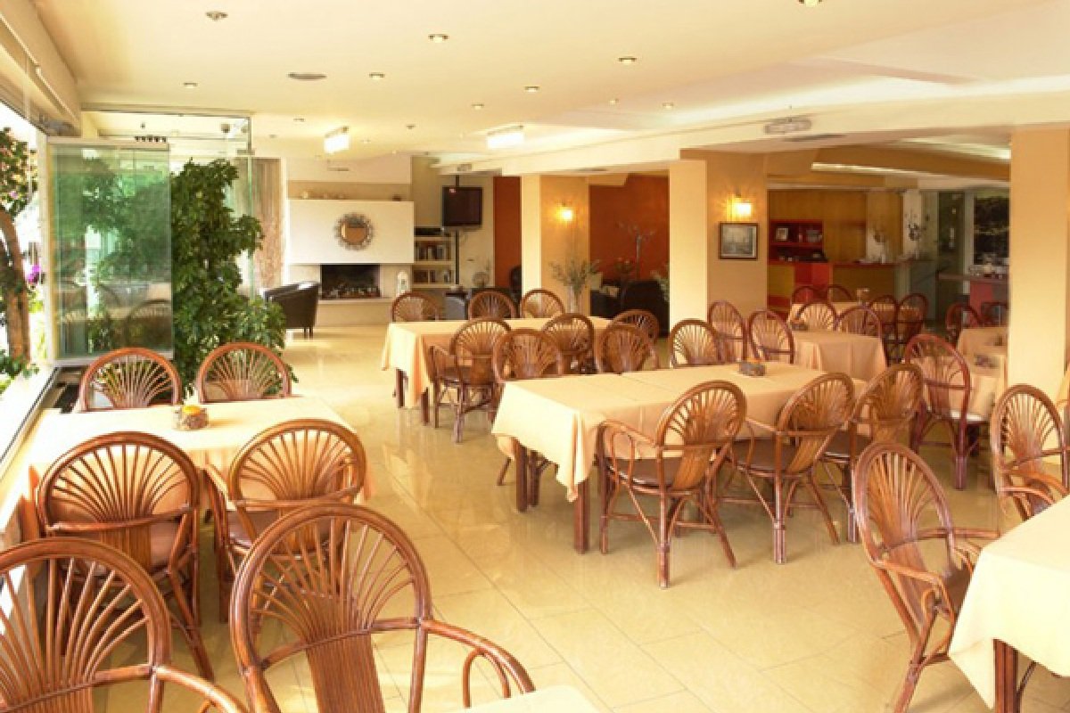 Hotel Xenios Loutra beach restoran