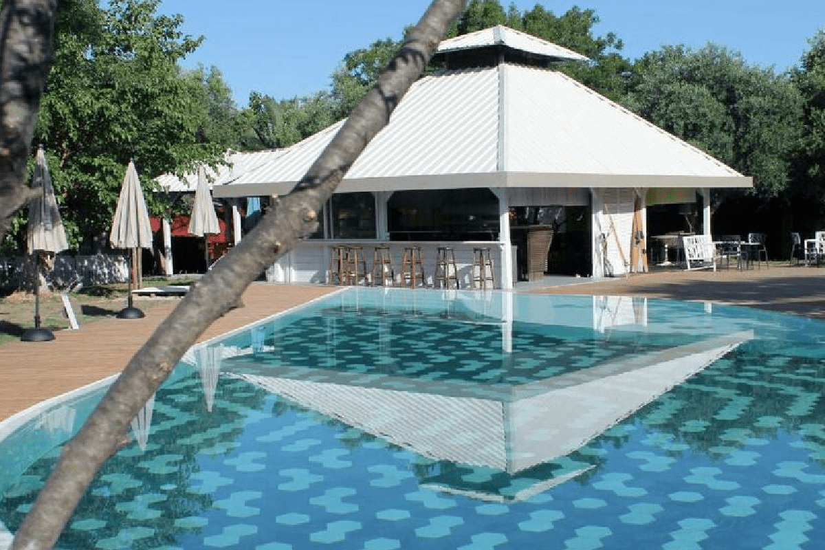Hotel Despotiko pool bar