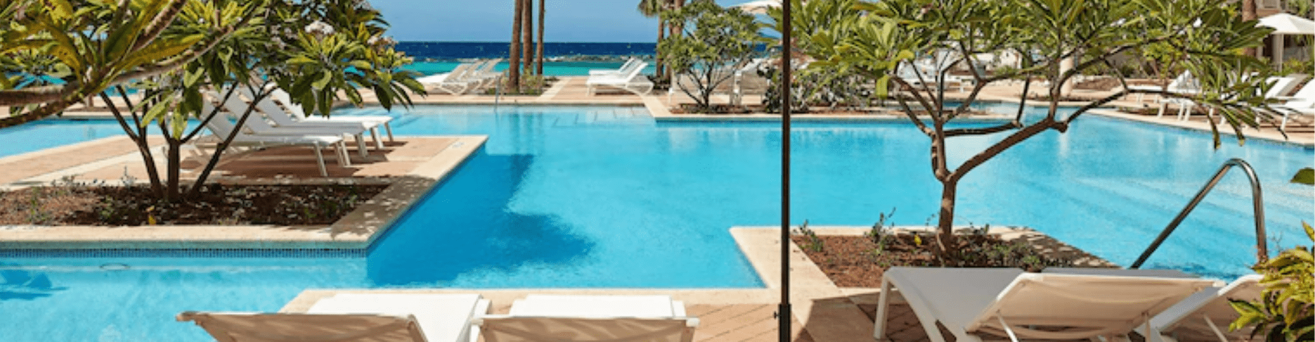 Bazen i ležaljke hotela Marriott Beach Resort