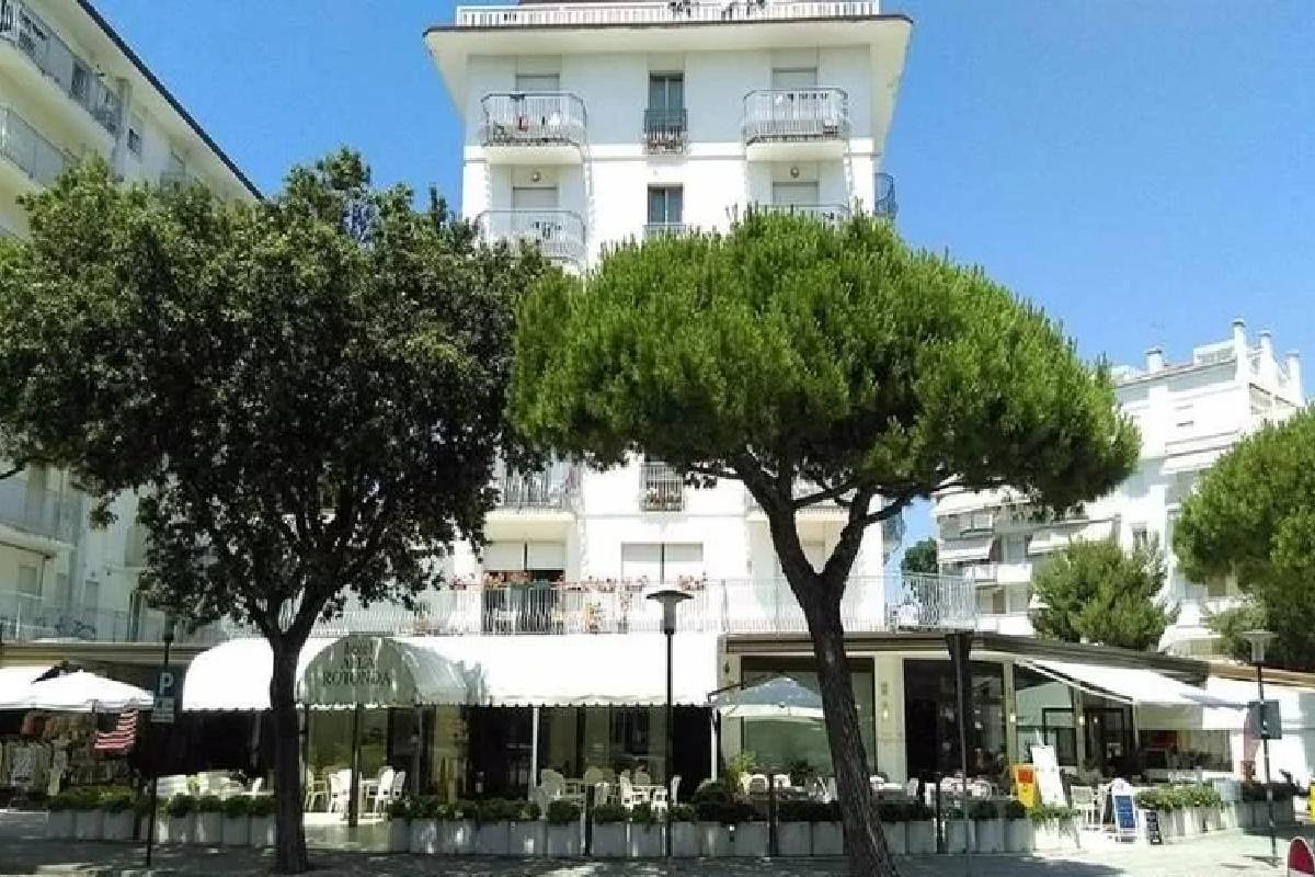 Alla Rotonda Lido di Jesolo spolja