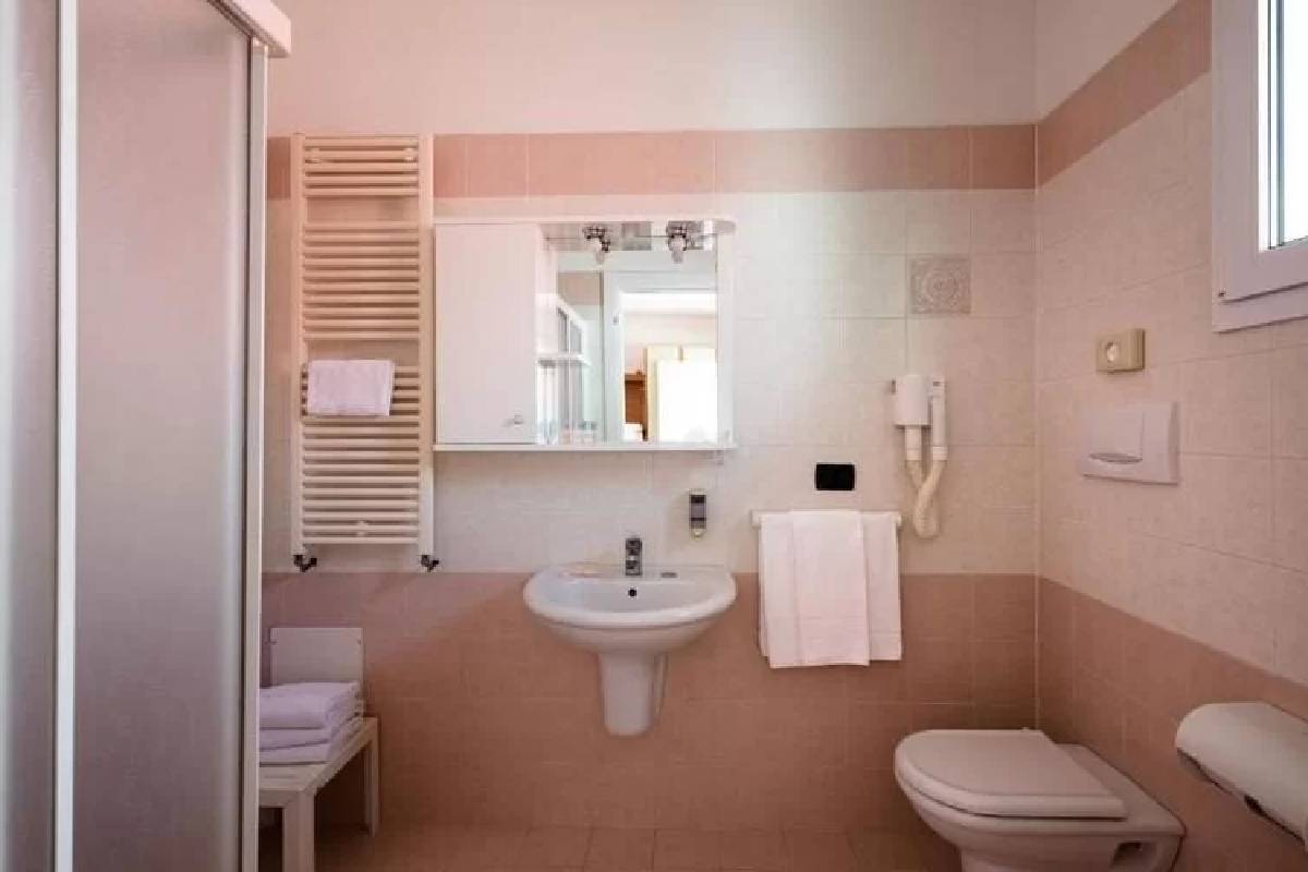 Hotel Kennedy Lido di Jesolo kupatilo