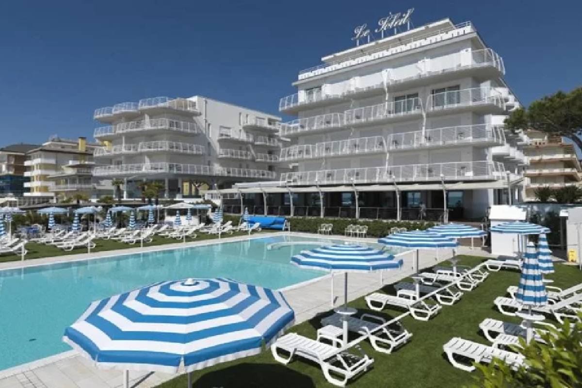 Hotel Le Soleil bazen