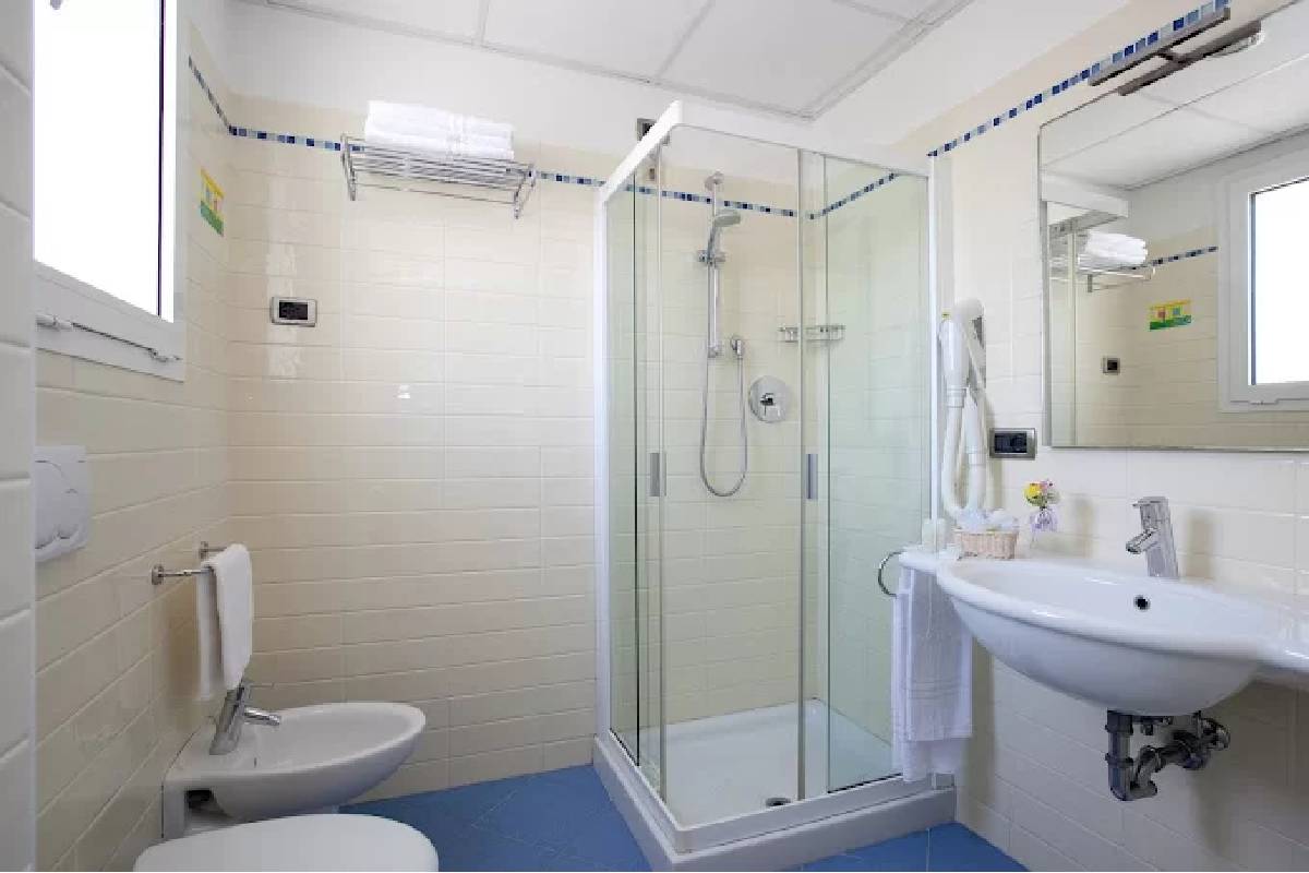 Hotel Tropico Lido di Jesolo kupatilo