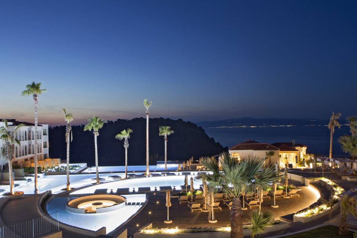 Coral Hotel & Spa uveče