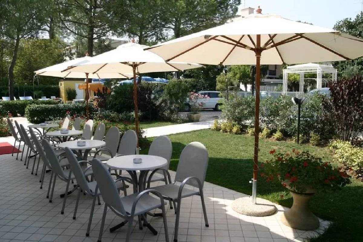Hotel Bahama Rimini bašta