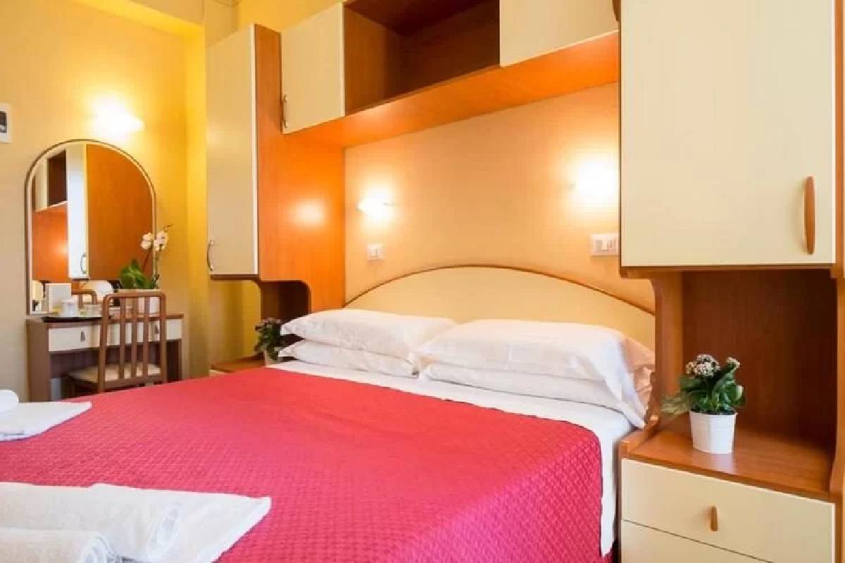 Hotel Crosal Rimini soba s francuskim ležajem