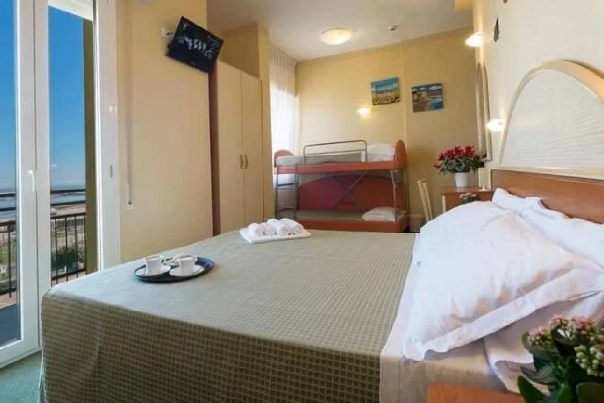 Hotel Crosal Rimini soba s krevetima na sprat