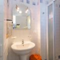 Thumbnail of http://Hotel%20Crosal%20Rimini%20toalet