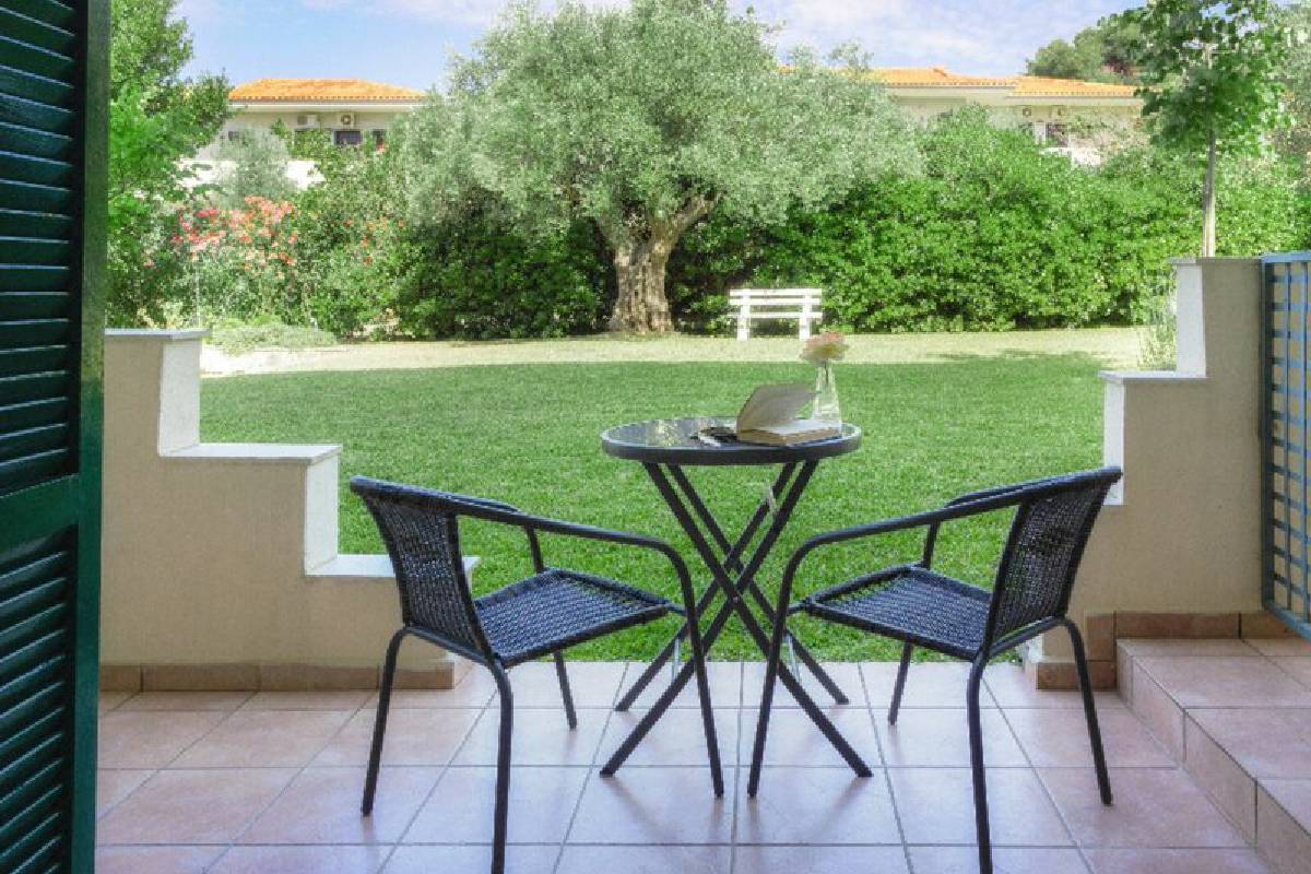 Hotel Julia Fourka terasa u prizemlju