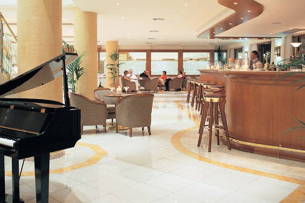 Hotel Aegean Melathron Kalithea bar2