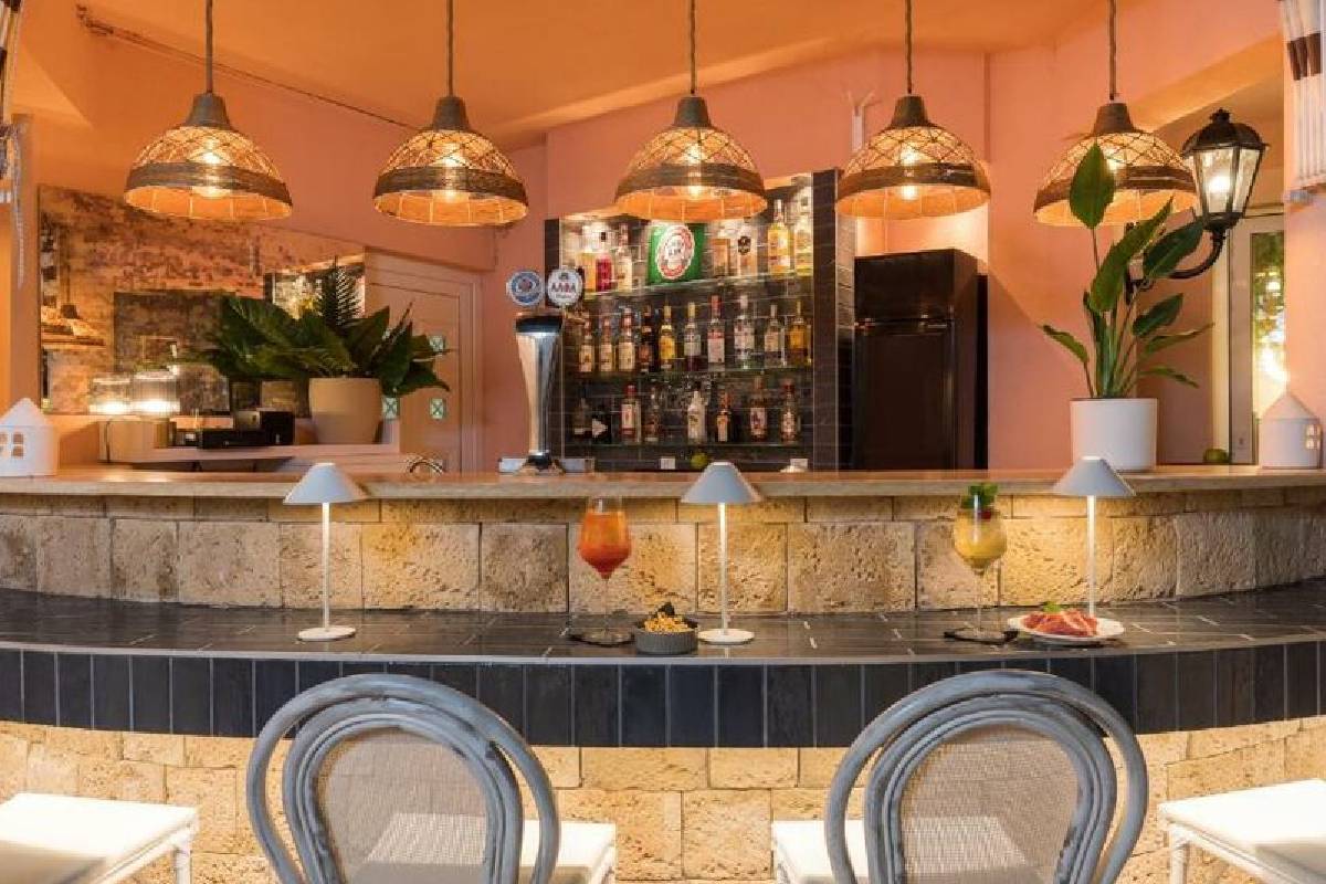 Hotel Eliza by Panel Nei Pori bar