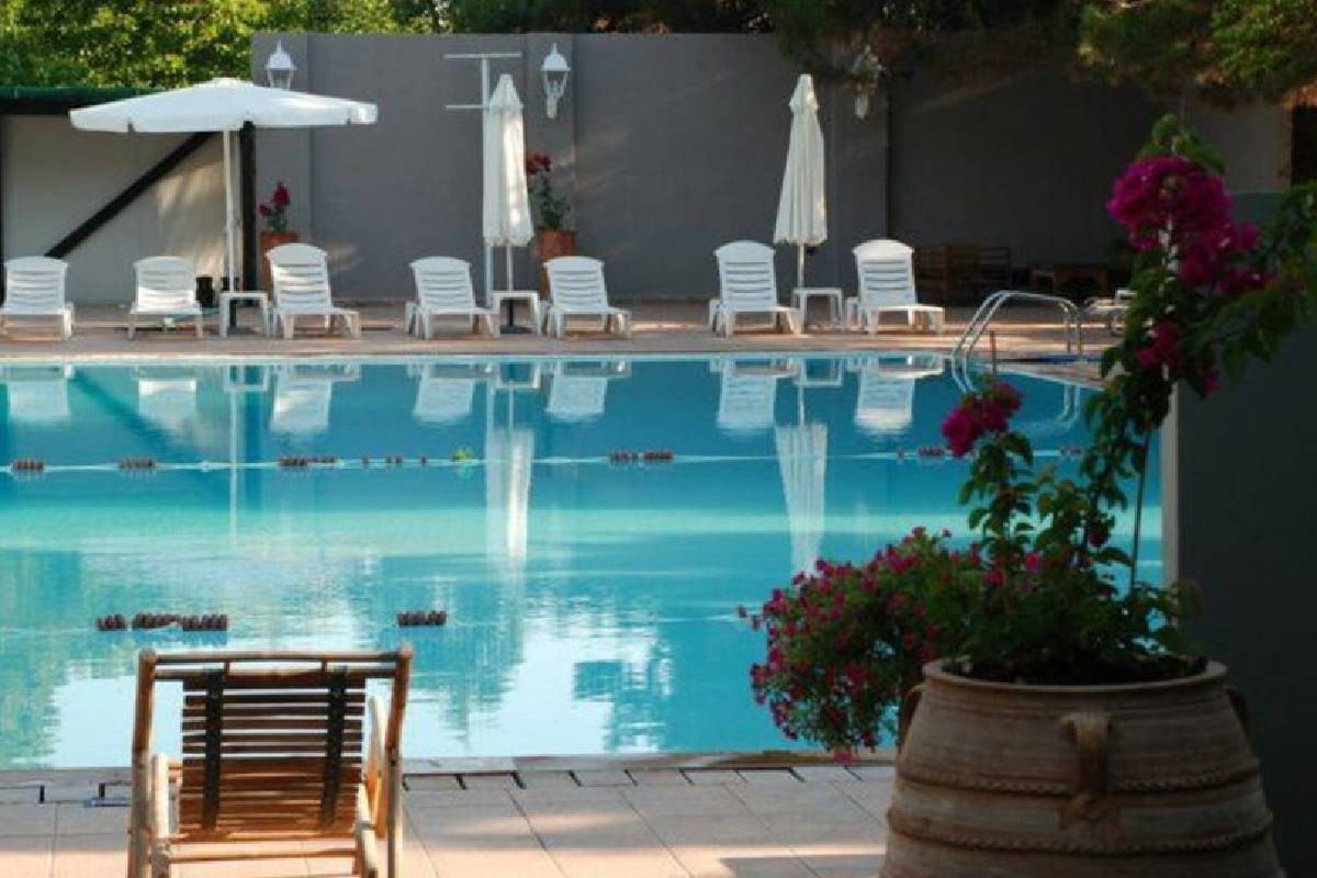 Hotel Lito Litohoro ležaljke na bazenu