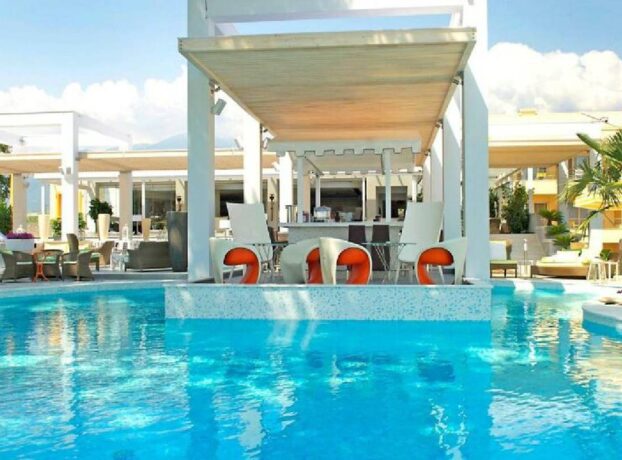 Hotel Litohoro Olympus Resort pool bar