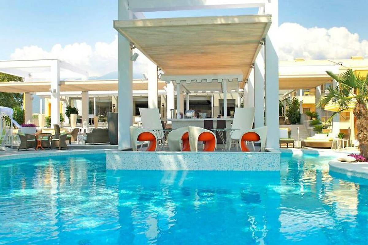 Hotel Litohoro Olympus Resort pool bar