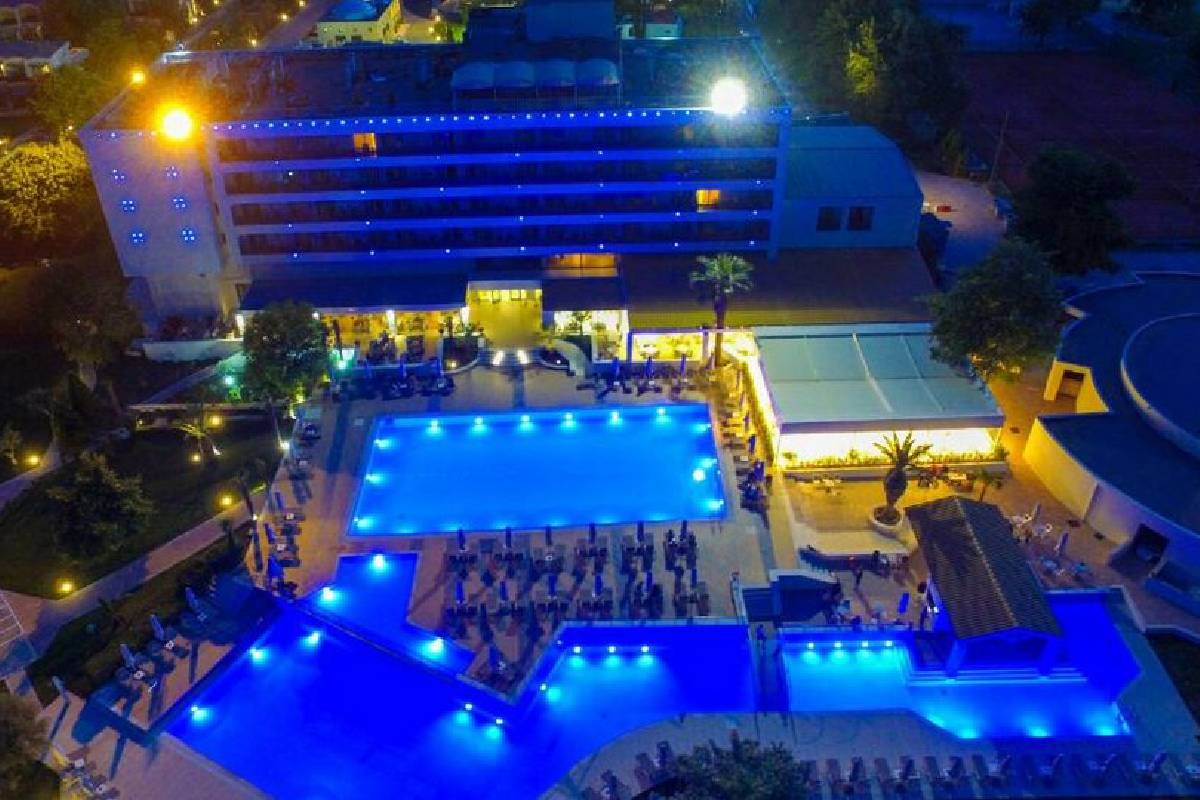 Hotel Olympian Bay Grand Leptokaria noću