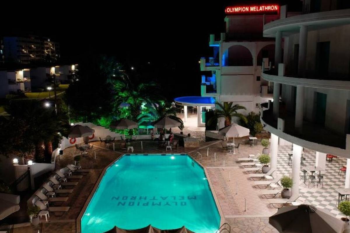 Hotel Olympian Melathron Platamon bazen noću