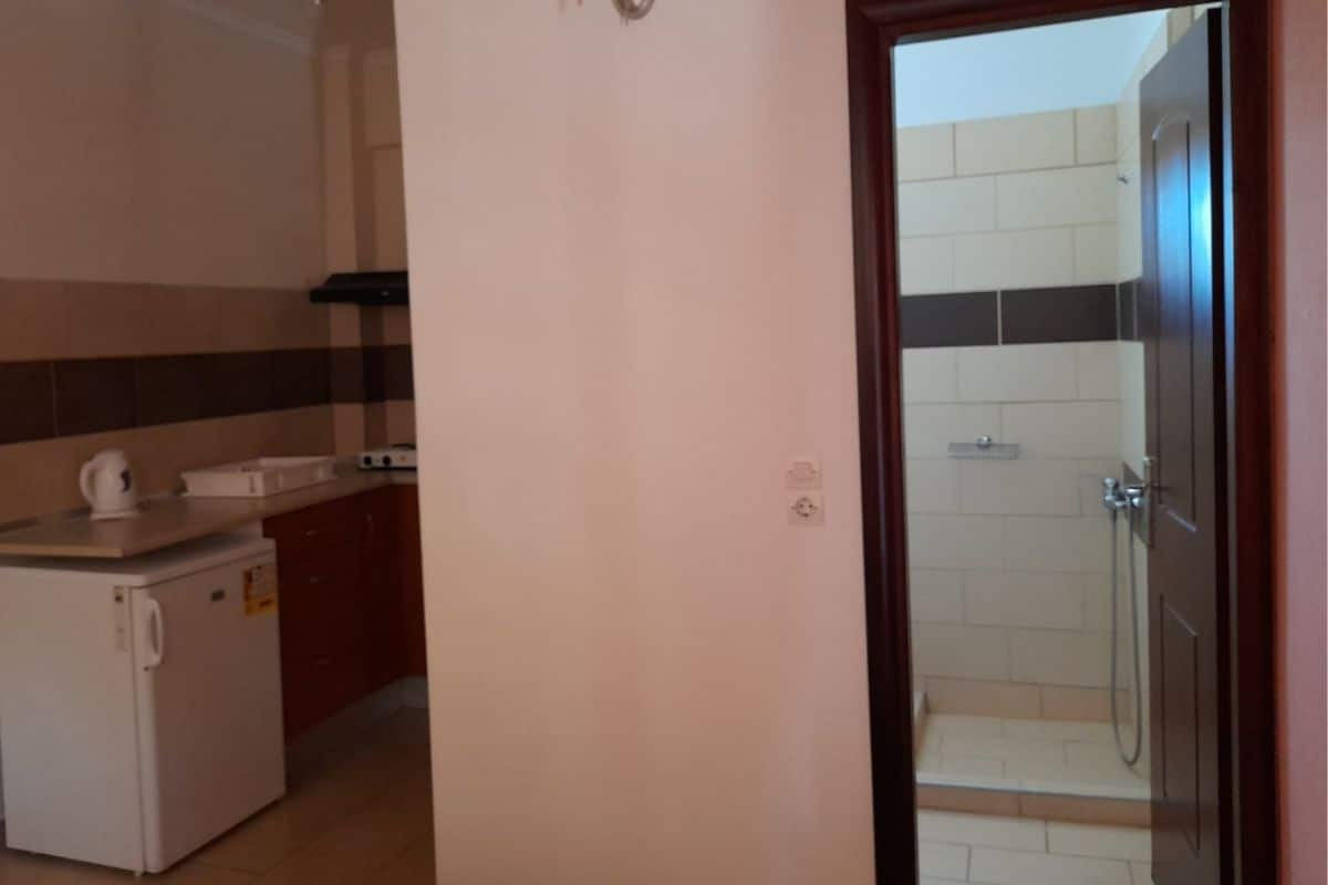 Kuhinja i kupatilo u vili Thomas u Nei Poriju