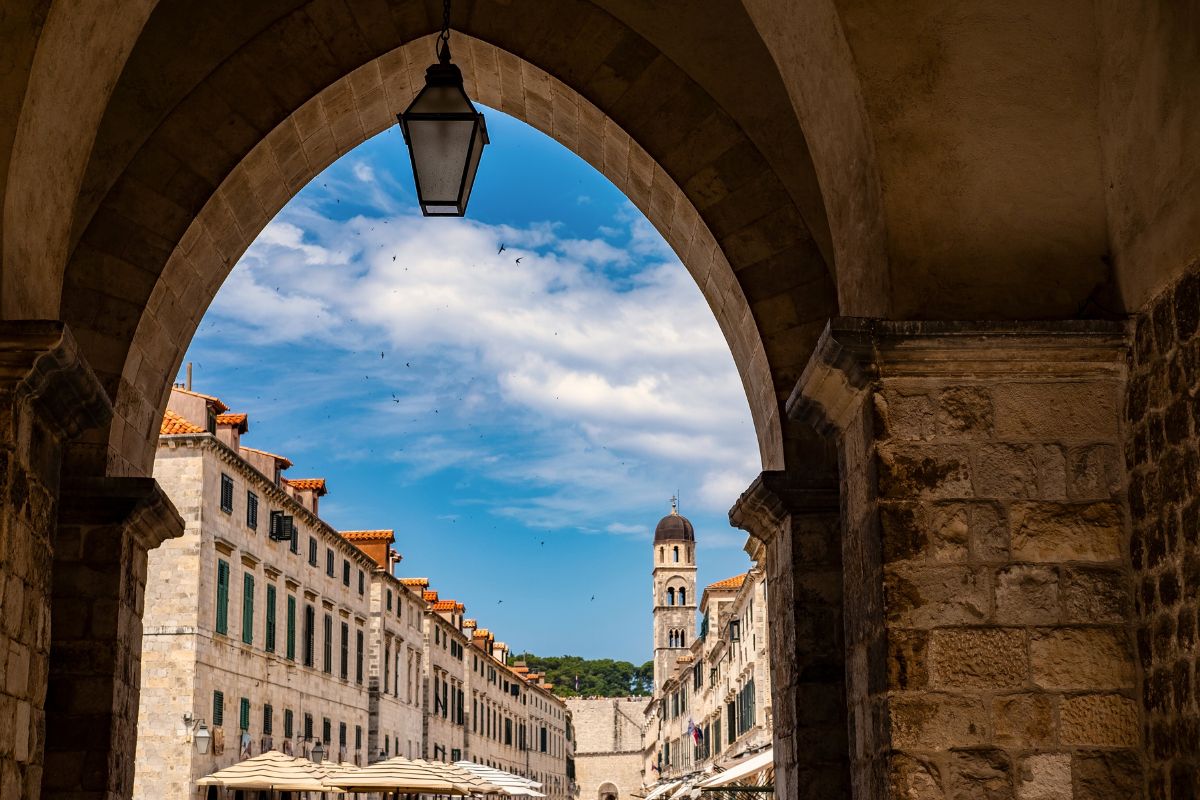 Dubrovnik stari grad i gradske zidine iz ptičje perspektive
