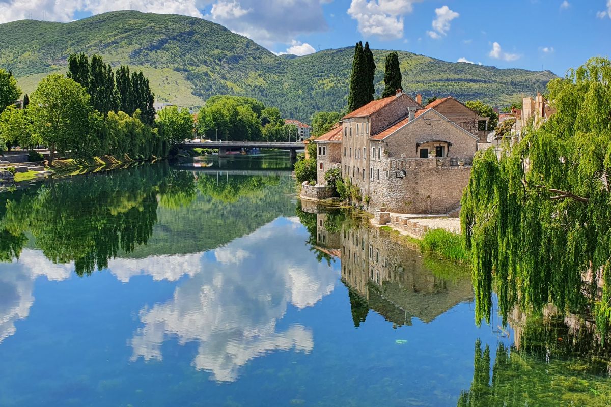 Trebinje – pogled na reku i stari most
