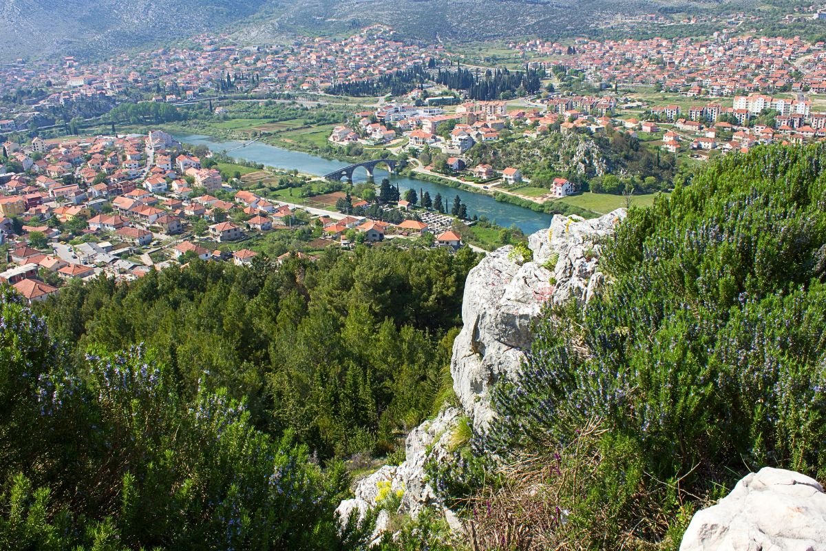 Trebinje – pogled na reku i stari most