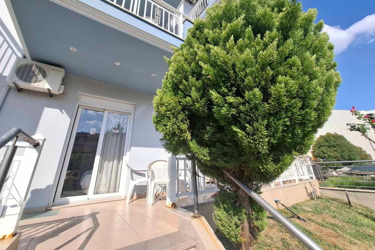 Privatna terasa u vili Aqua Family Leptokarija – pogled ka mirnom delu mesta