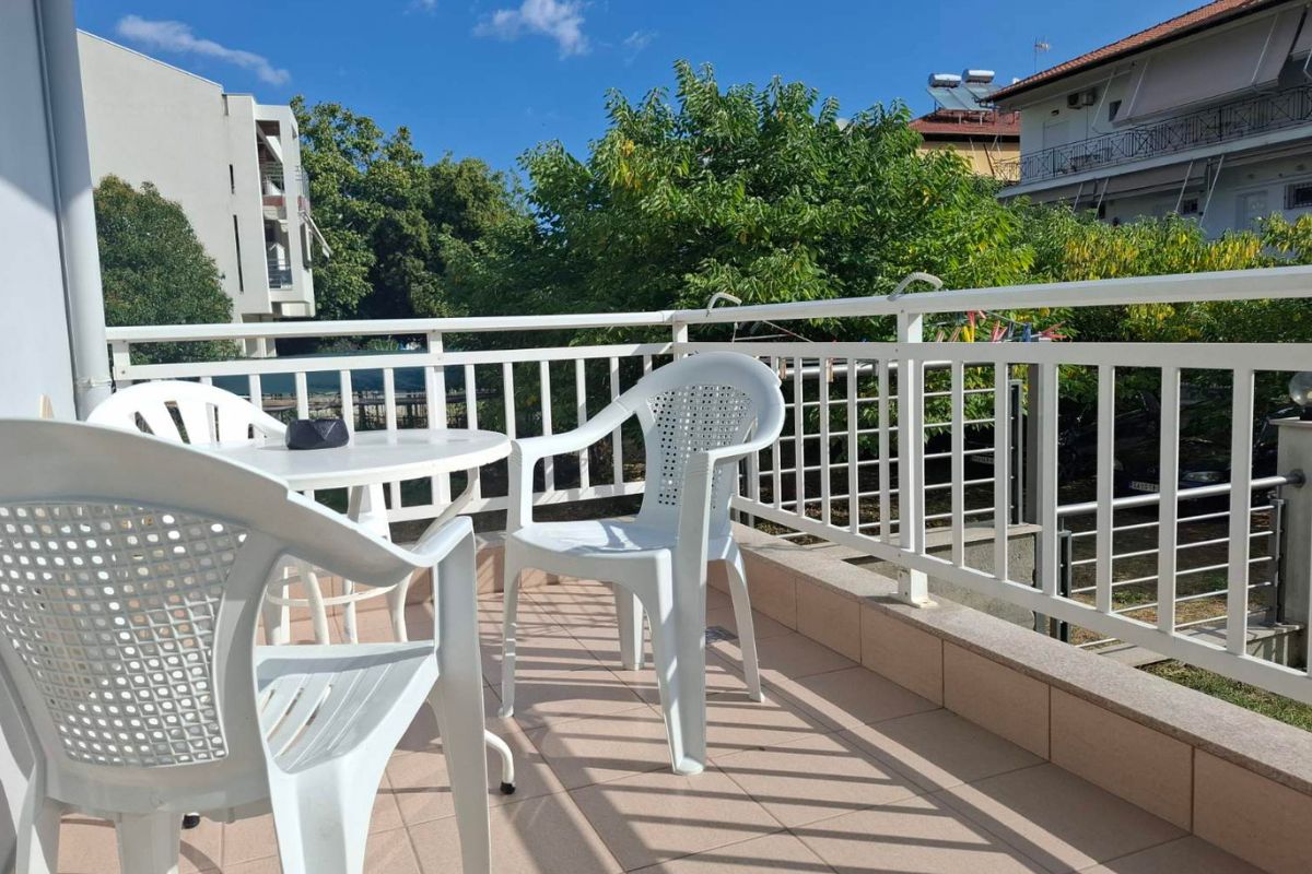 Privatna terasa u vili Aqua Family Leptokarija – pogled ka mirnom delu mesta